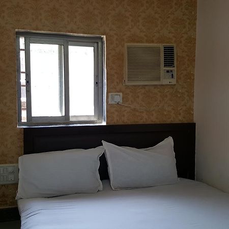 Hotel Al Mehraj Mumbai  Buitenkant foto