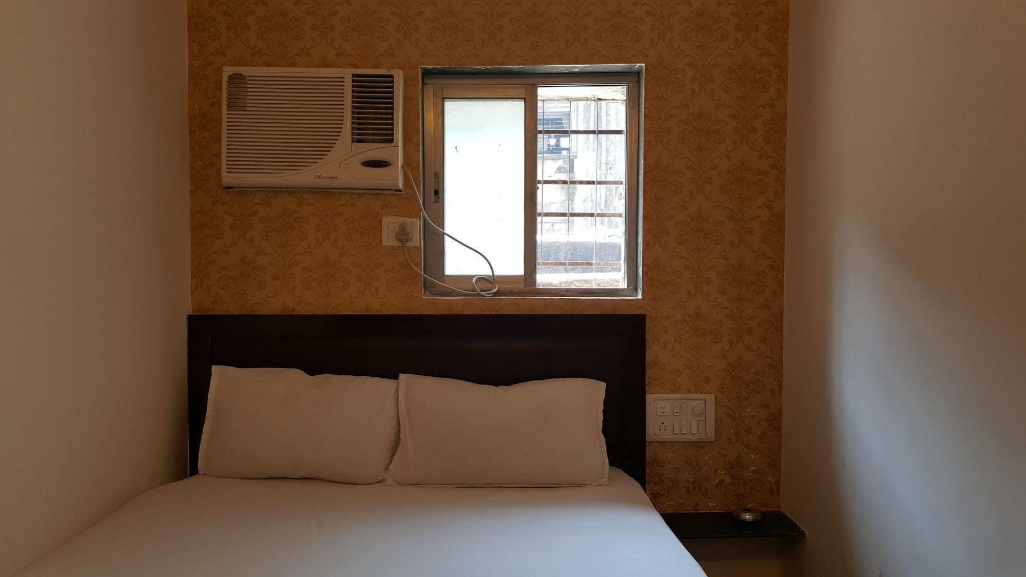 Hotel Al Mehraj Mumbai  Buitenkant foto