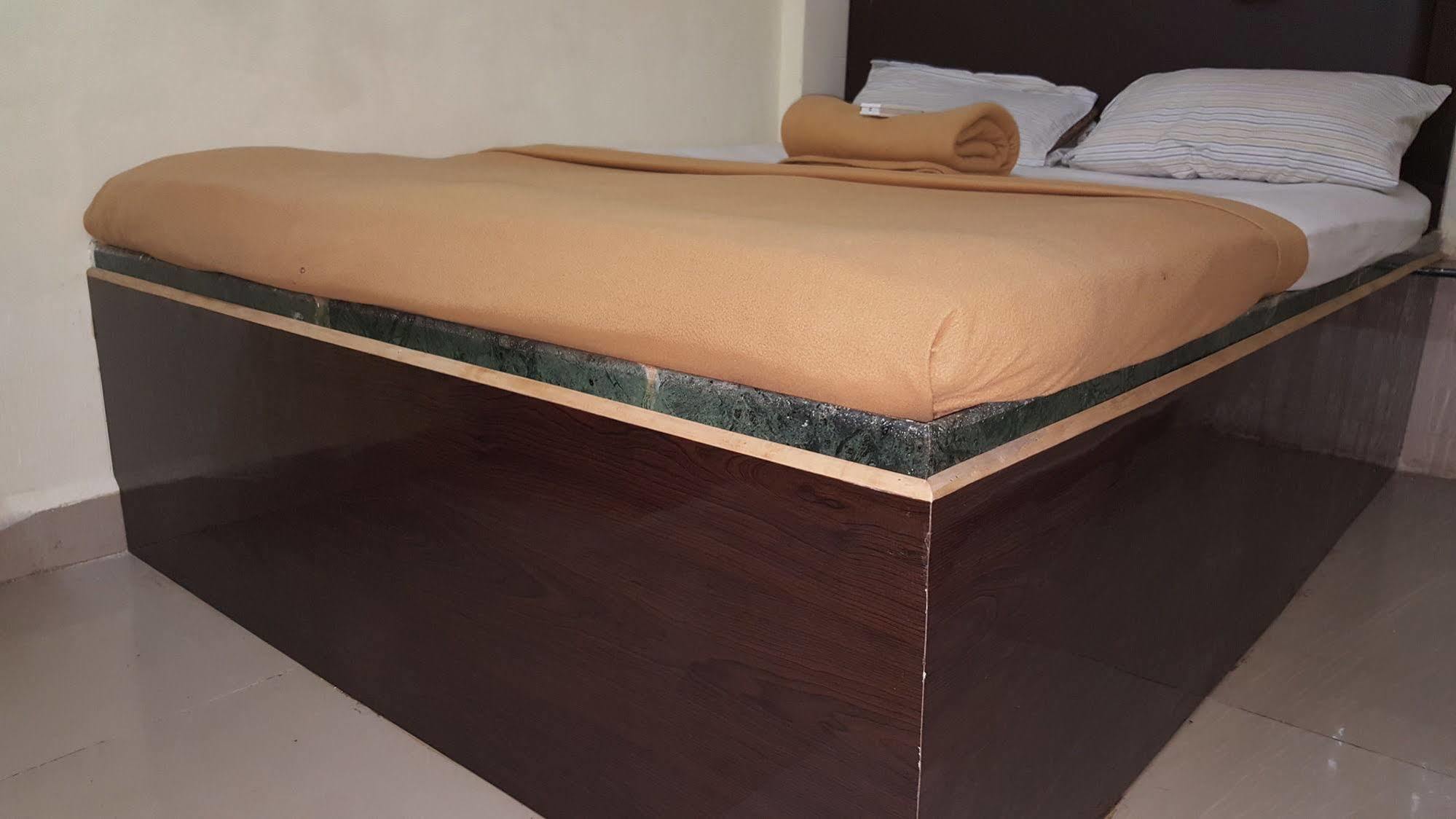 Hotel Al Mehraj Mumbai  Buitenkant foto