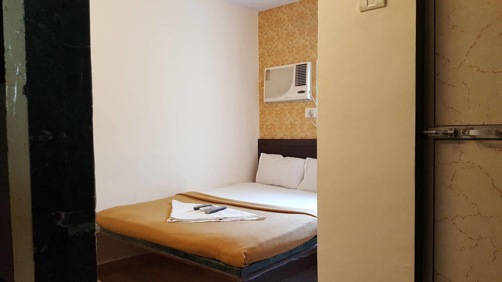 Hotel Al Mehraj Mumbai  Buitenkant foto
