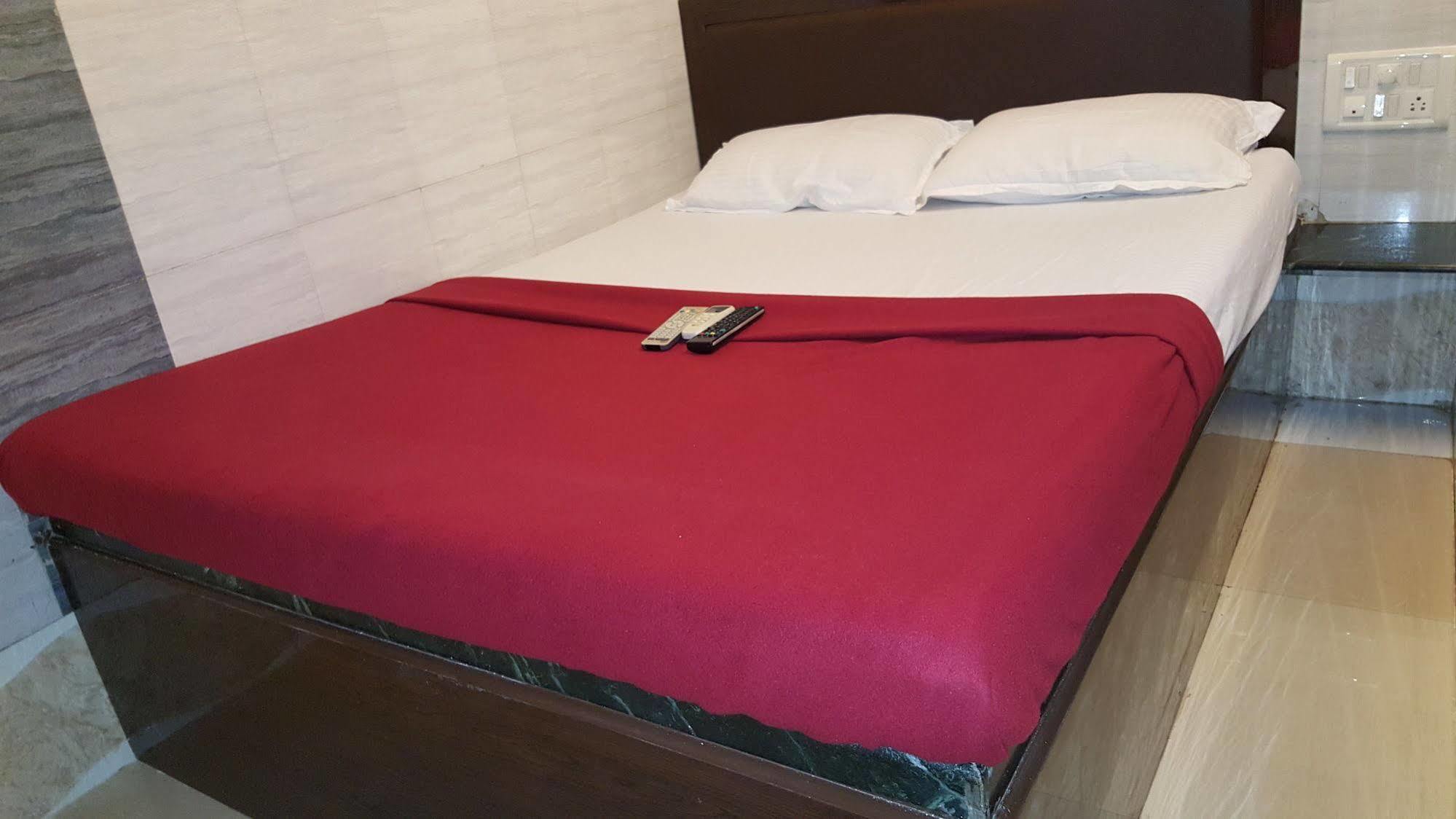 Hotel Al Mehraj Mumbai  Buitenkant foto