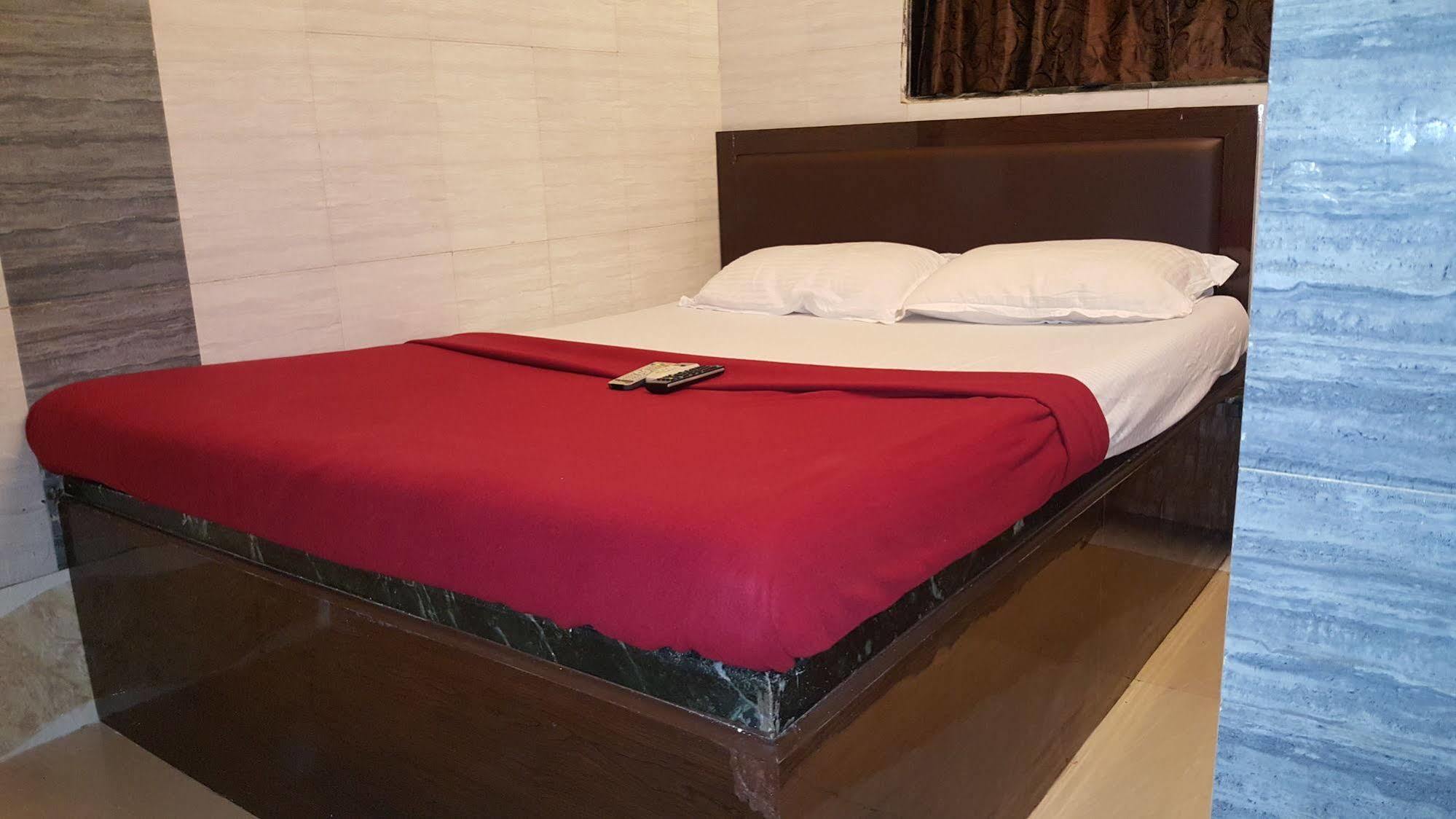 Hotel Al Mehraj Mumbai  Buitenkant foto