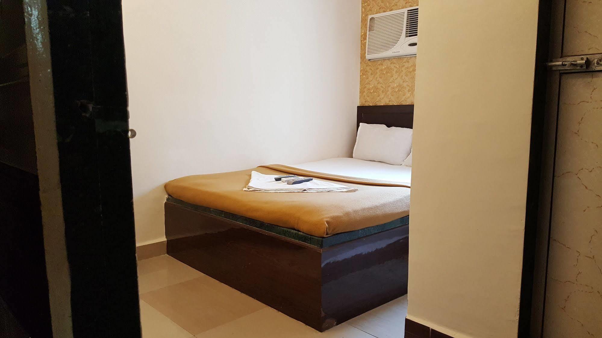 Hotel Al Mehraj Mumbai  Buitenkant foto